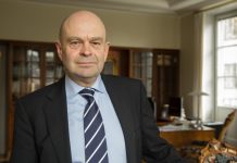 Ett handelskrig ligger på vågen